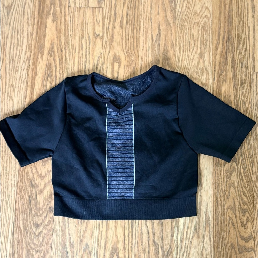Black Seamless Cropped Athletic Top - Notched Neck - Mesh Back